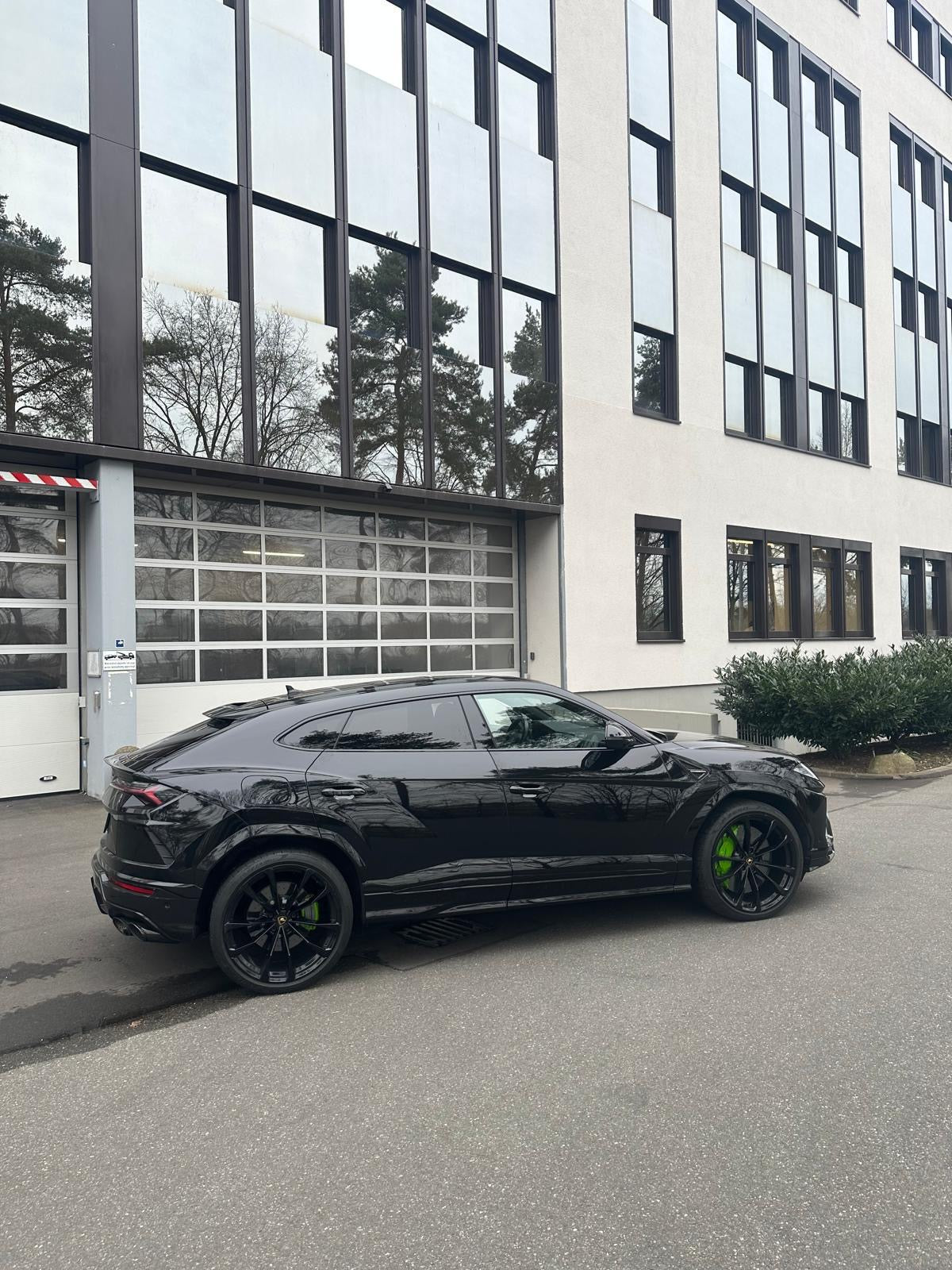 Lamborghini Urus Akrapovic